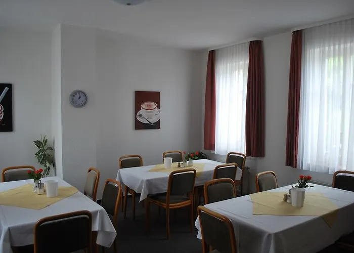 Nassauer Hof Otel 3*